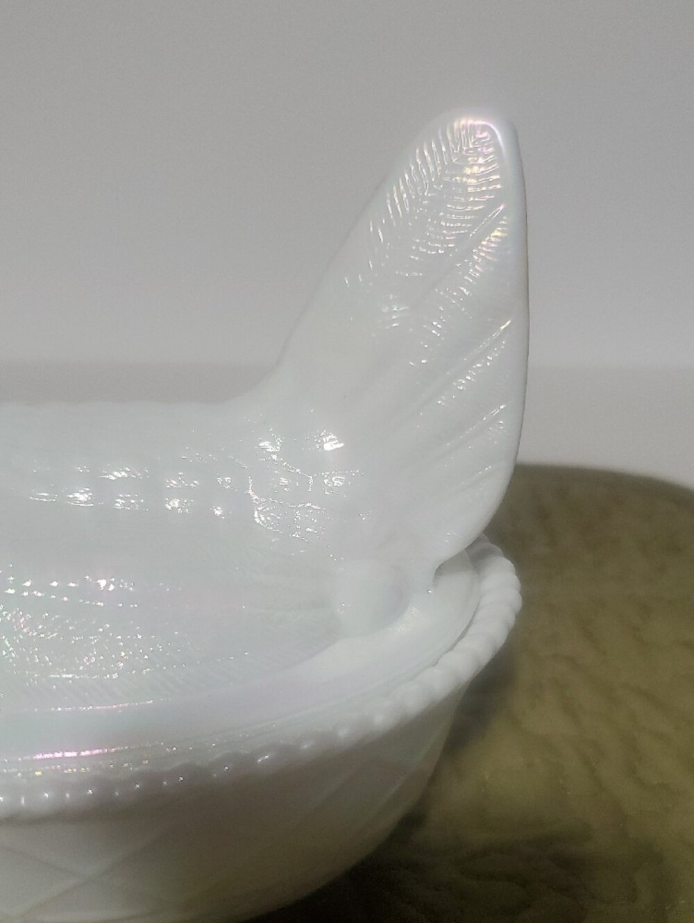 Vtg Westmorland Iridescent White Milk Glass Hen On Nest - Picture 7 of 9